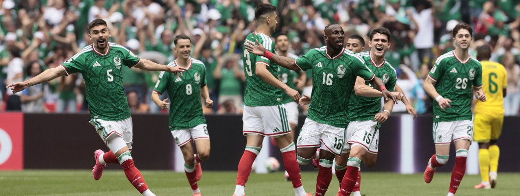 México torna-se a primeira seleção a avançar para a fase a eliminar do Mundial