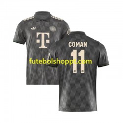 Camisola Homem Bayern de Munique COMAN 11 Octoberfest Quarto Equipamento 2024-2025 Manga Curta